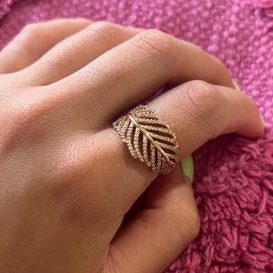 ROSE GOLD PANDORA LIGHT AS A FEATHER RING SIZE 7